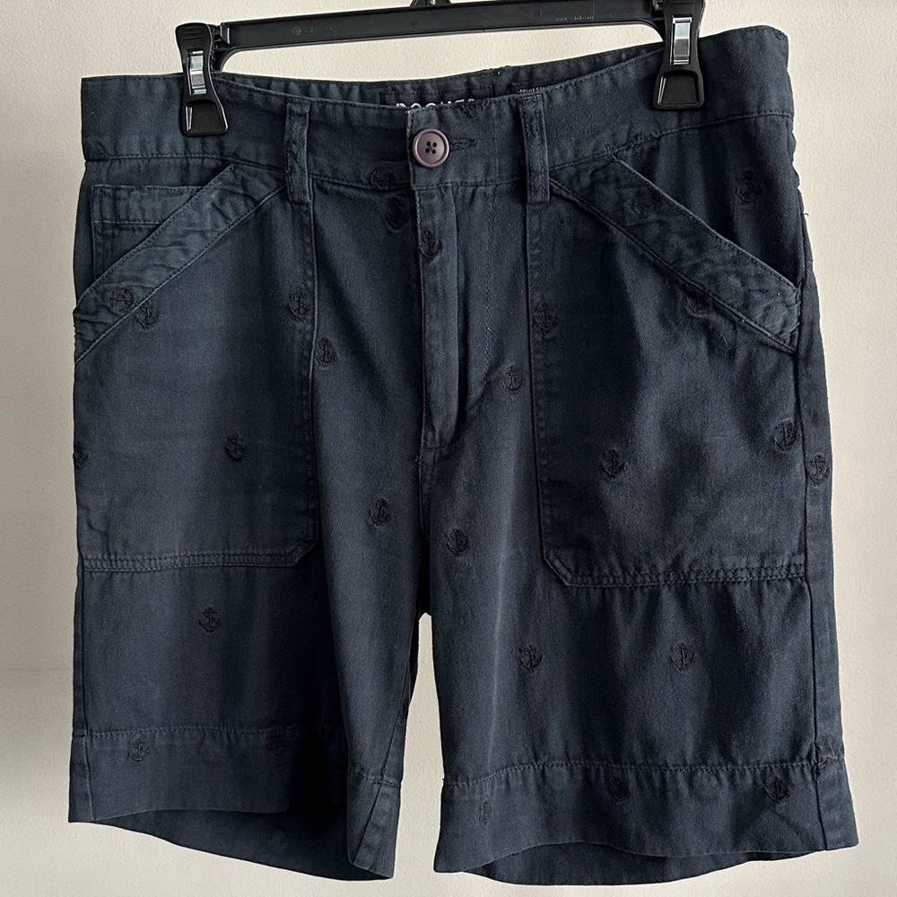 ROGUES GALLERY cotton shorts with embroidered  anchors on front & back. Size 30